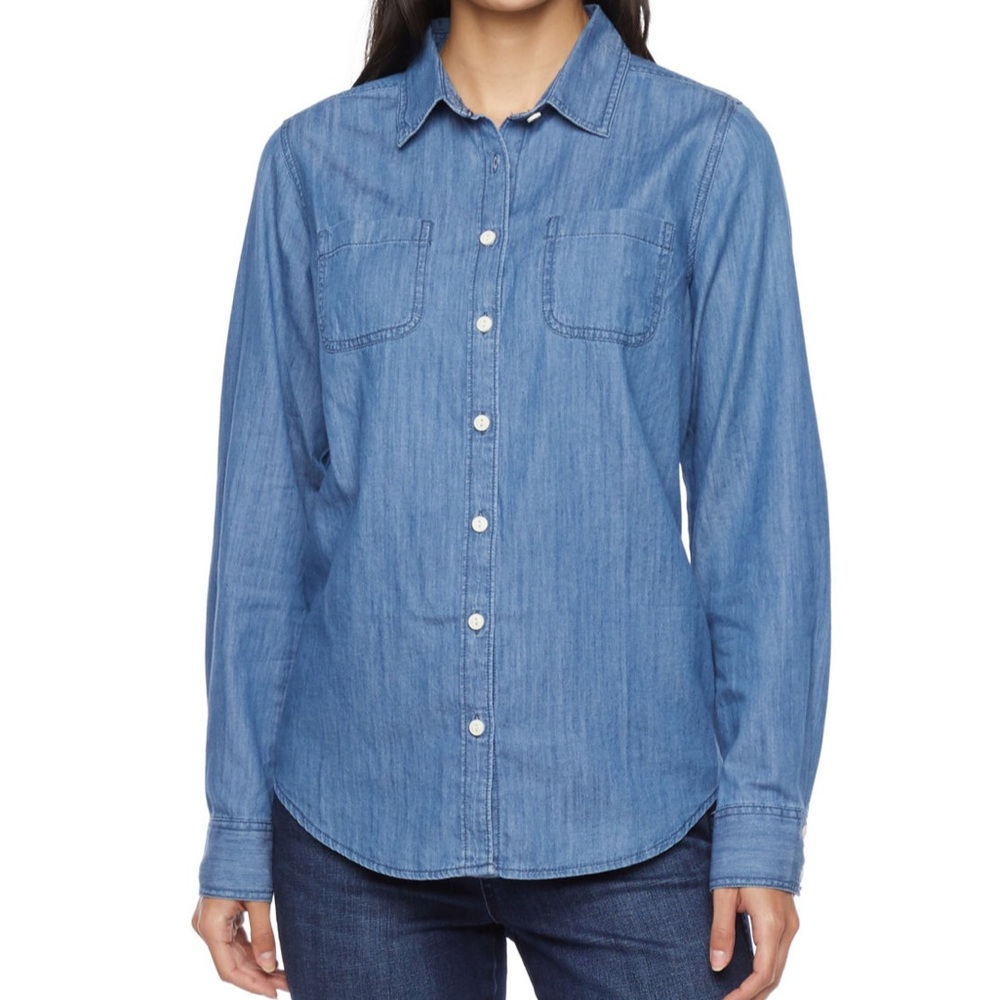 St Johns Bay, Petite small button down in light blue.